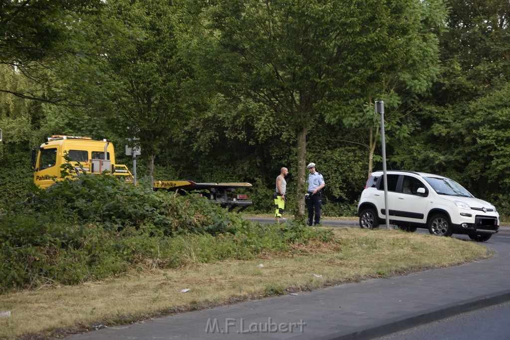 VU PKW Rad Koeln Porz Gremberghoven Alter Deutzer Postweg Josef Lindner Weg P33.JPG - Miklos Laubert